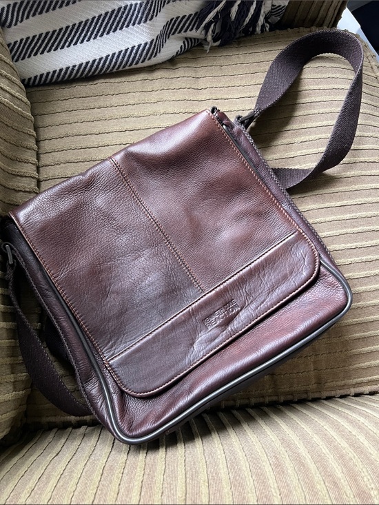 Kenneth Cole Reaction Other - Genuine Leather Messenger Bag Kenneth Cole Reaction Dark Brown Adjustable Strap